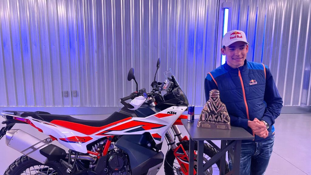 Edgar Canet atiende a ElDesmarque