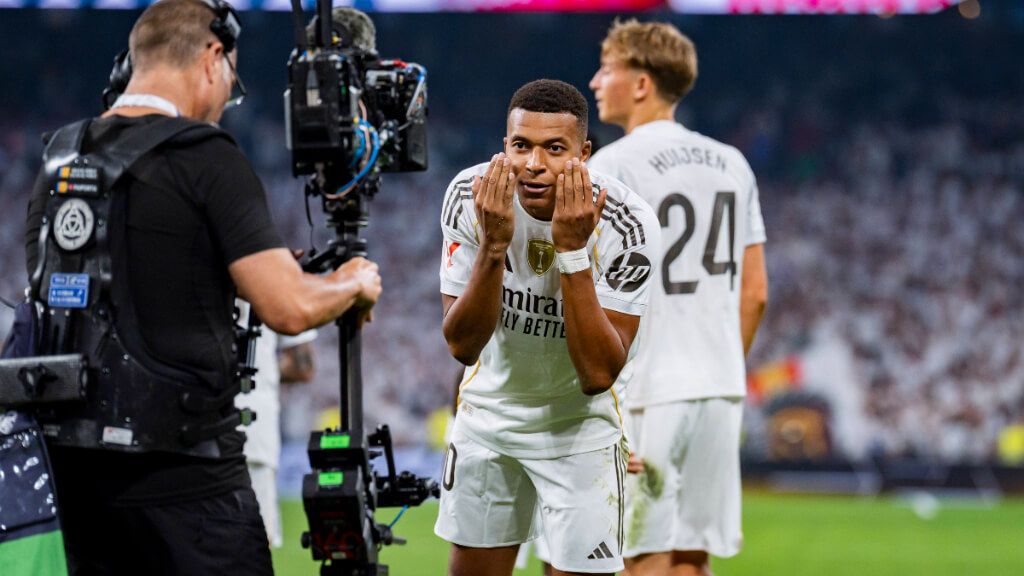  Mbappé celebra el gol