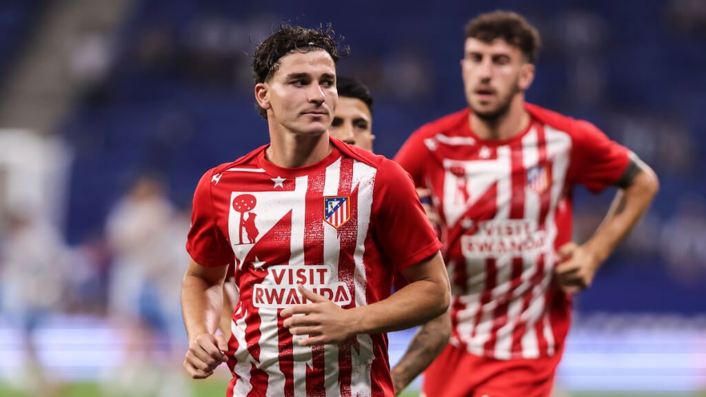  Julián Álvarez calentando (Europa Press)