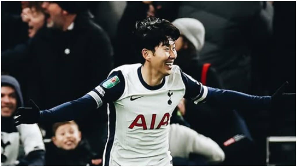 Son celebrando un gol con el Tottenham. (@hm_son7)
