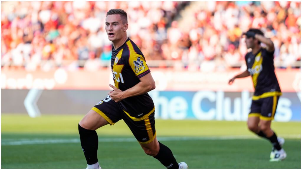  Jorge de Frutos marca en Montilivi. (EFE)