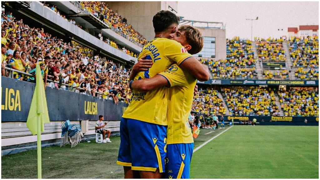 El Cádiz celebra el gol frente al CD Mirandés. (@Cadiz_CF)