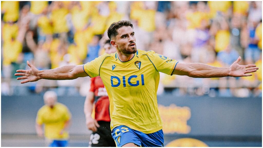  Álvaro García Pascual celebra el gol frente el Mirandés.