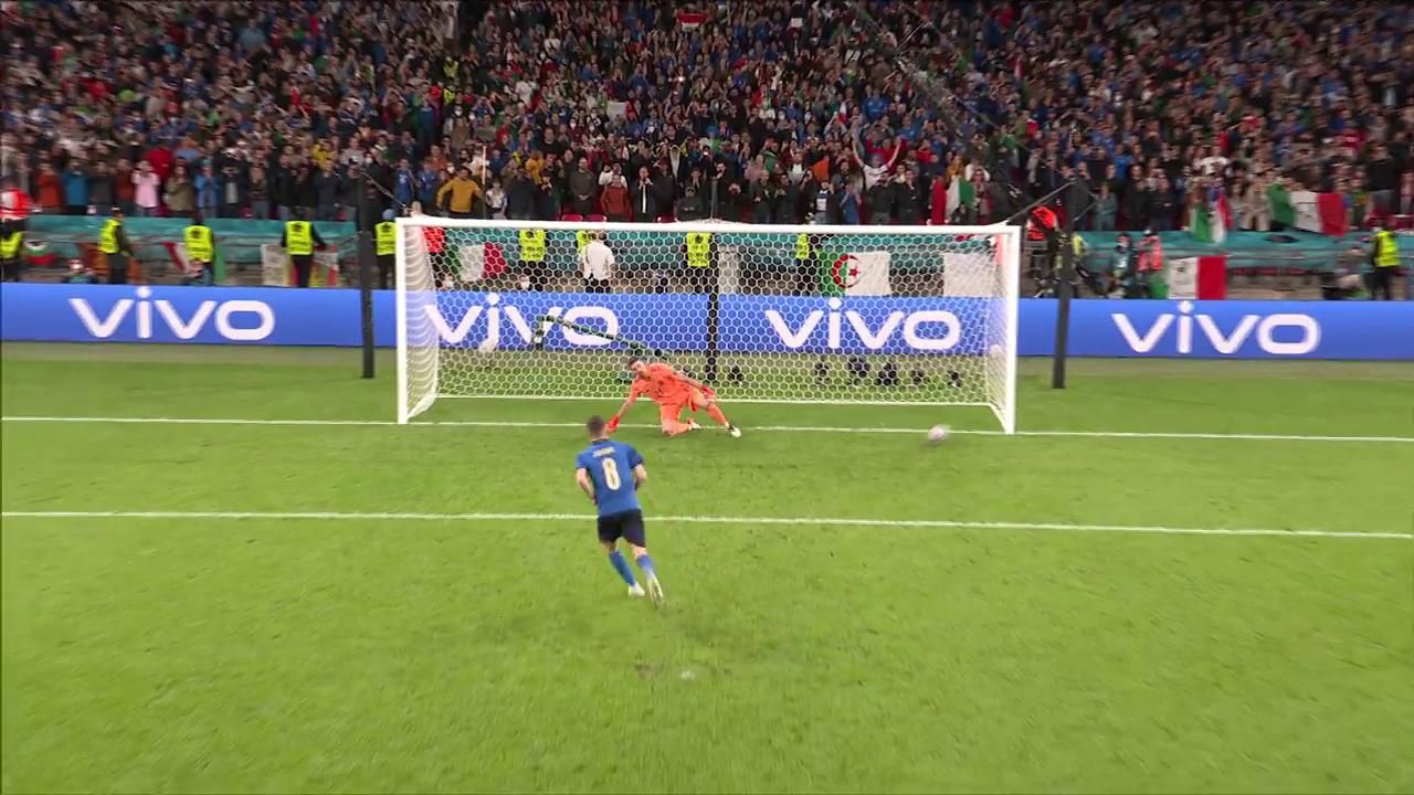  Jorginho anota el penalti que clasifica a Italia a la final de la Eurocopa.
