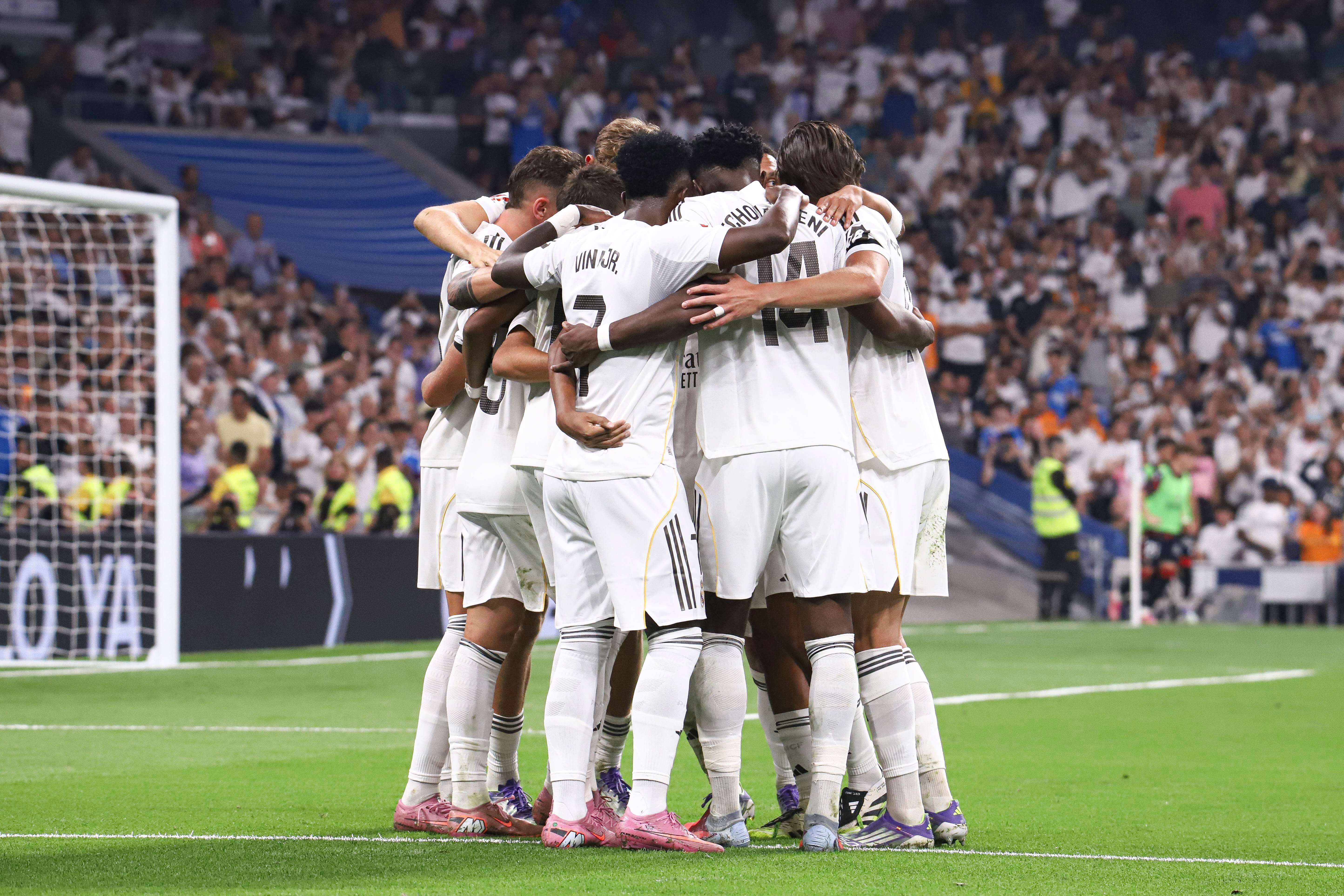 El Real Madrid celebra un gol ante Osasuna (Cordon Press)