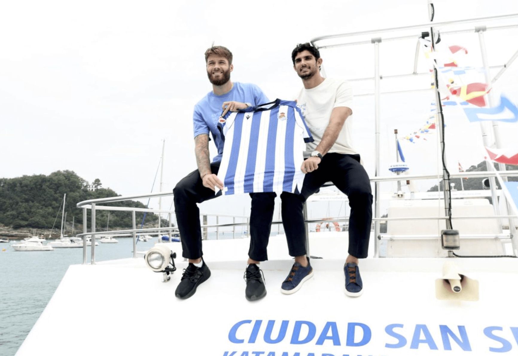  Guedes presentado en San Sebastián junto a Caleta Car