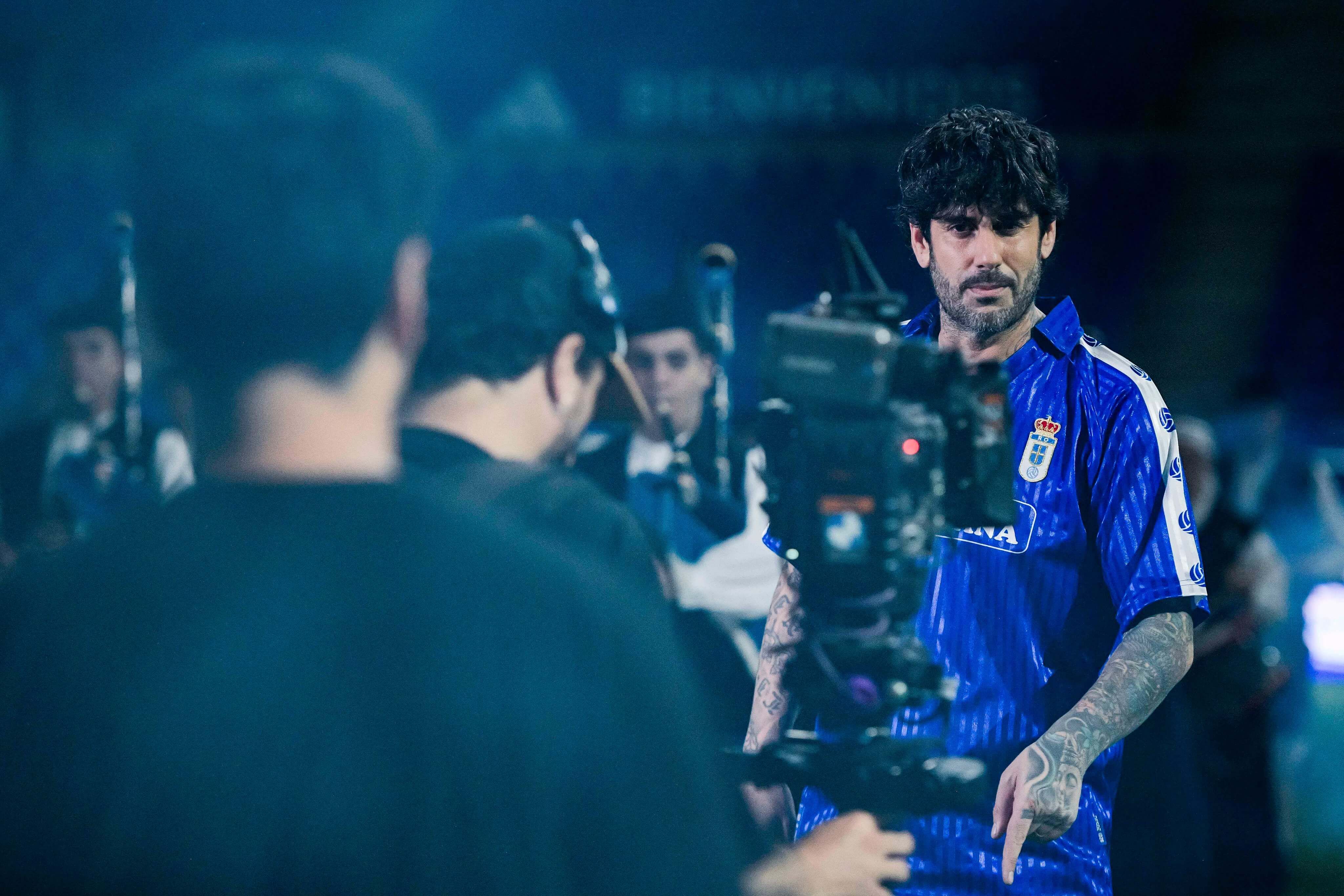 Melendi, en la grabación del himno del centenario del Real Oviedo.