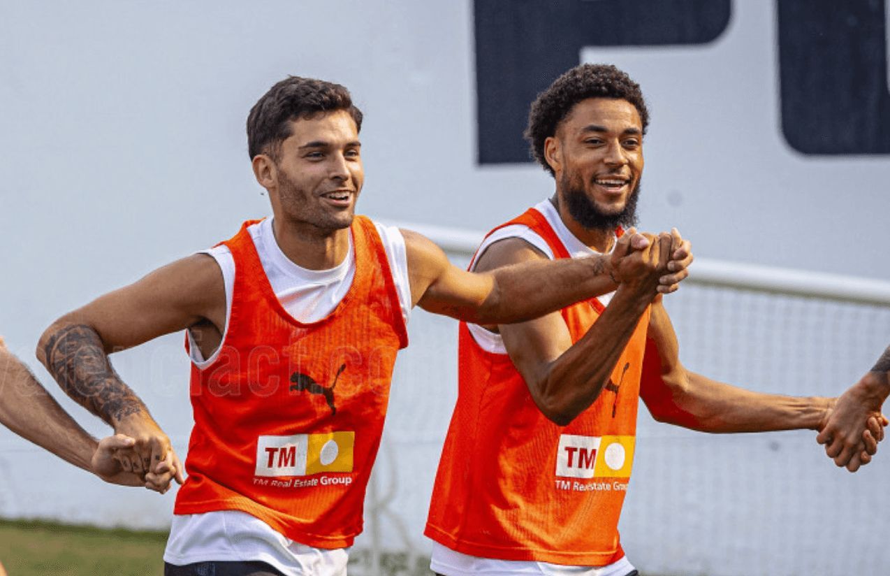 Hugo Duro y Danjuma entrenando