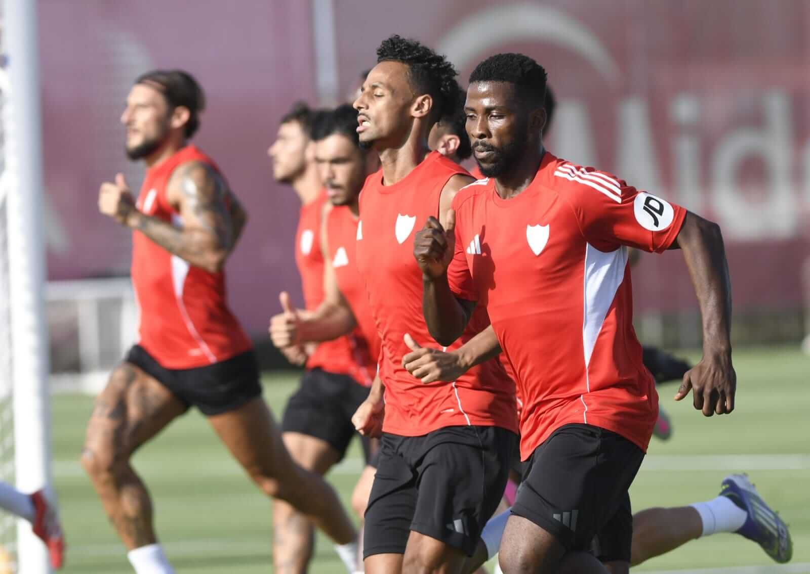 Kelechi Iheanacho, durante la sesión del miércoles (Foto: Kiko Hurtado).
