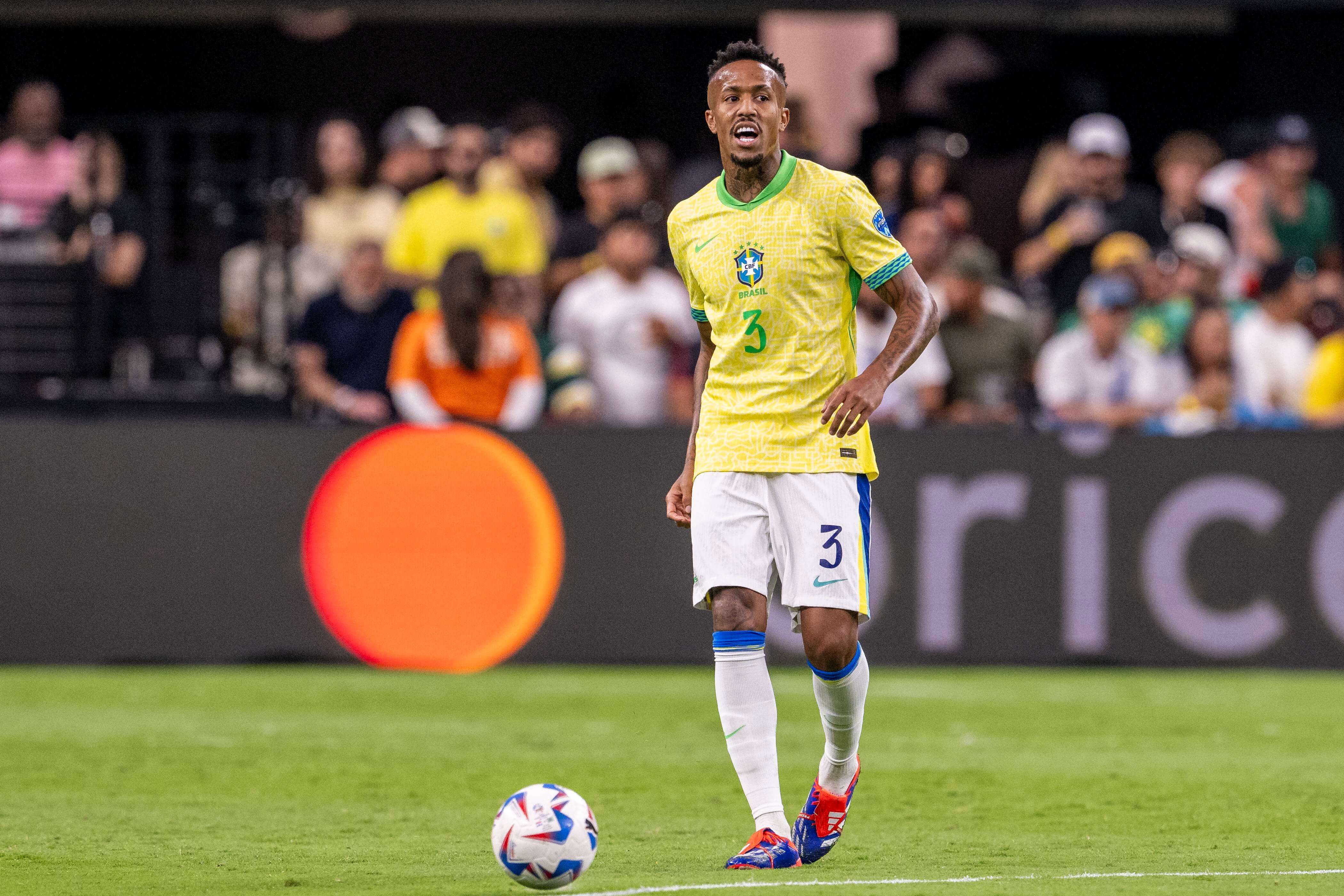  Militao conduce el balón en un partido de Brasil en la Copa América (FOTO: Cordón Press).