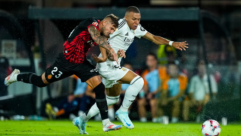  Kylian Mbappé y Pablo Maffeo, durante el partido (EuropaPress)