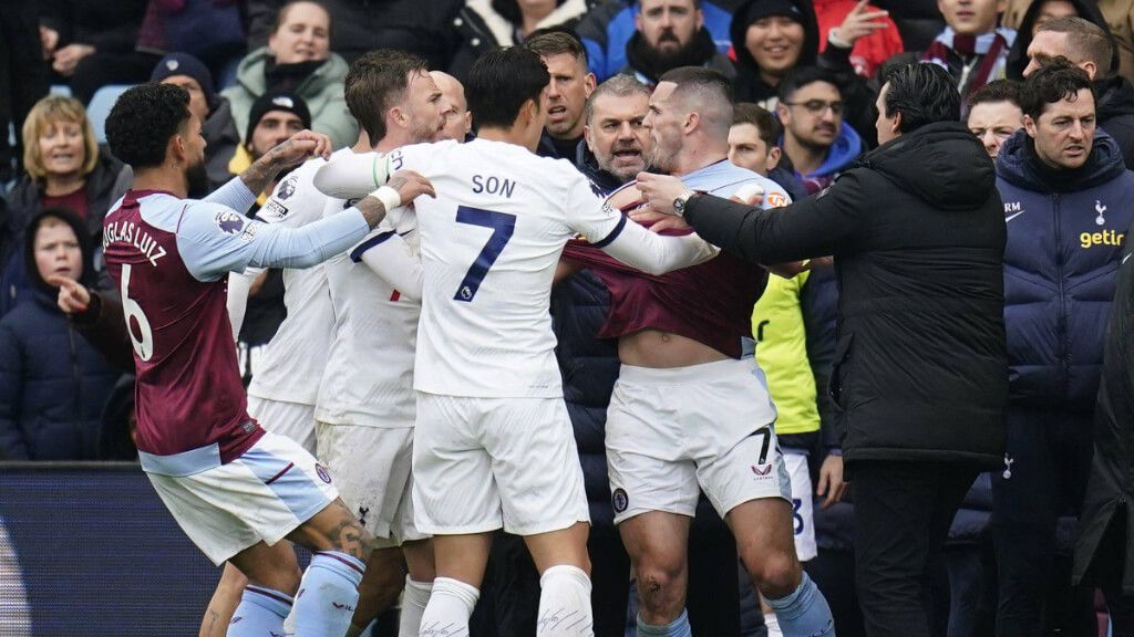 La entrada de John McGinn provocó una tangana. (Fuente: Cordon Press)