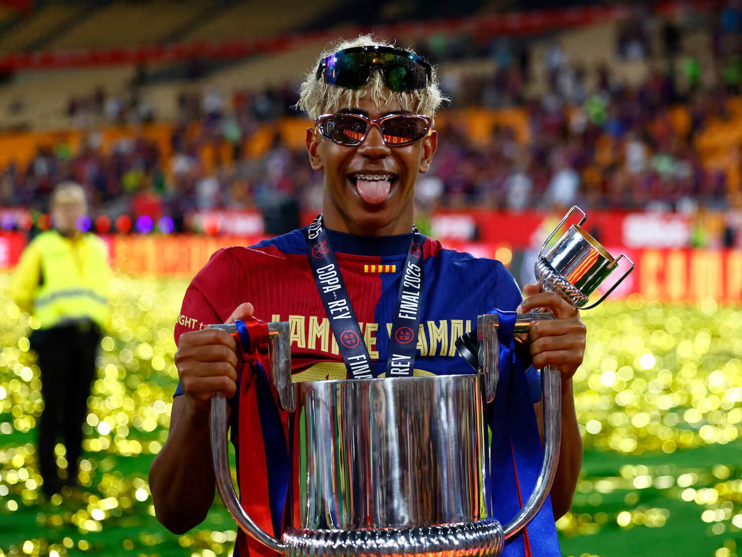 Lamine Yamal celebrando la Copa del Rey