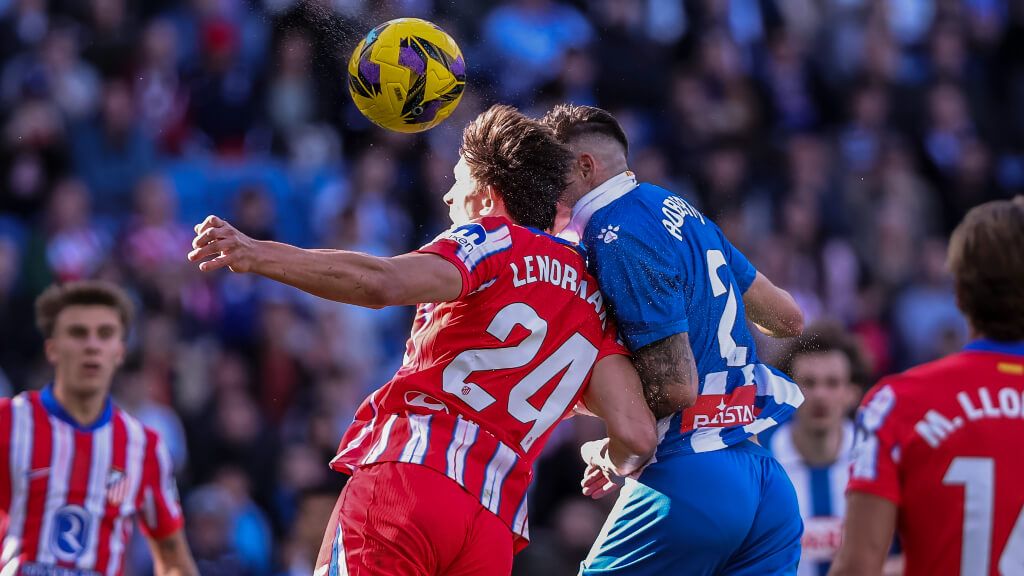 Le Normand y Roberto Fernández durante el Atlético de Madrid - Espanyol (Fuente: Europa Press)