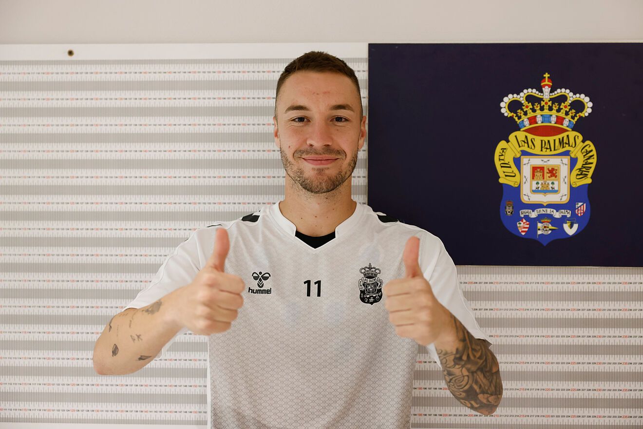 Loren pasando reconocimiento médico (Foto:UD Las Palmas )