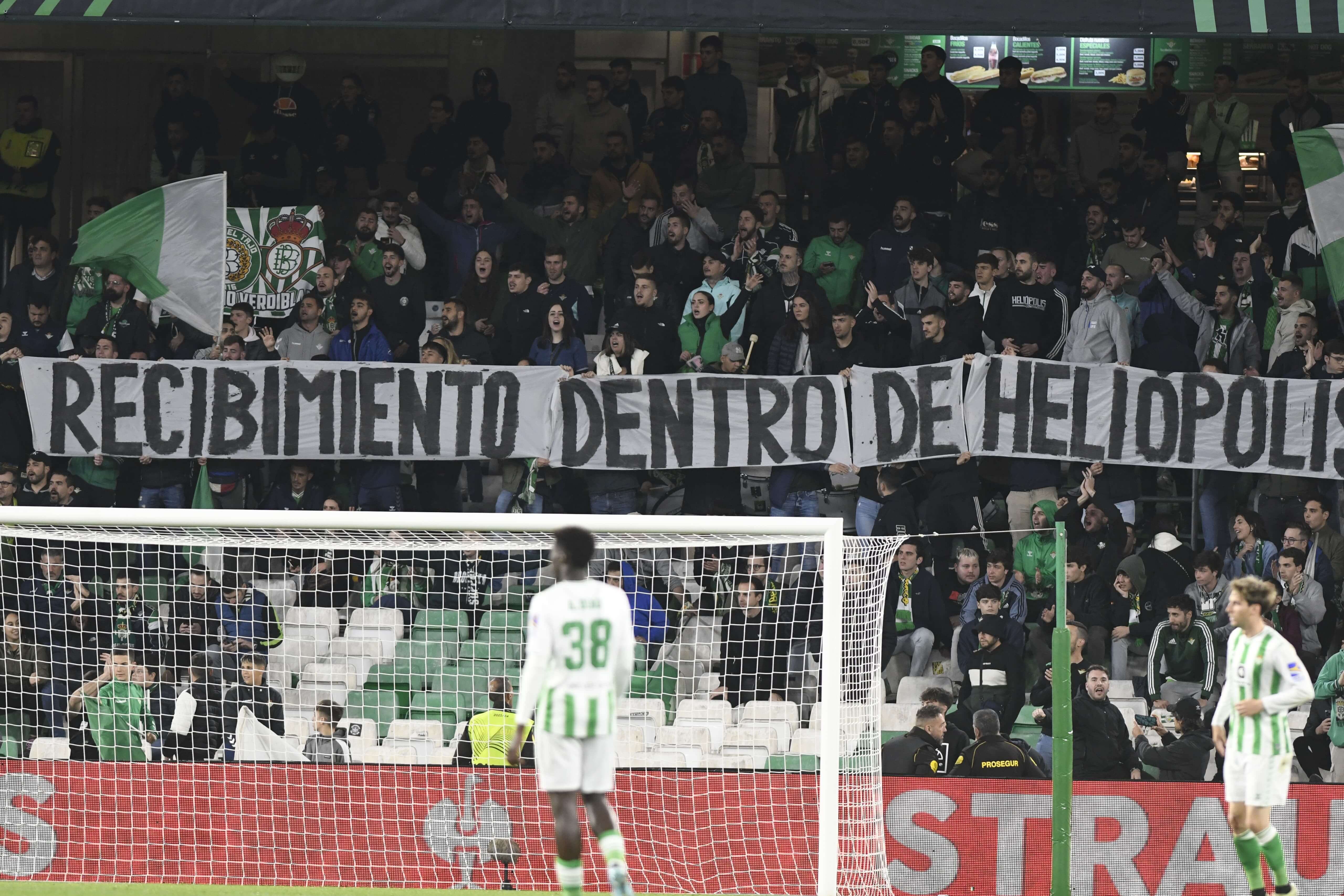 Los aficionados del Betis reclamaban más apoyo