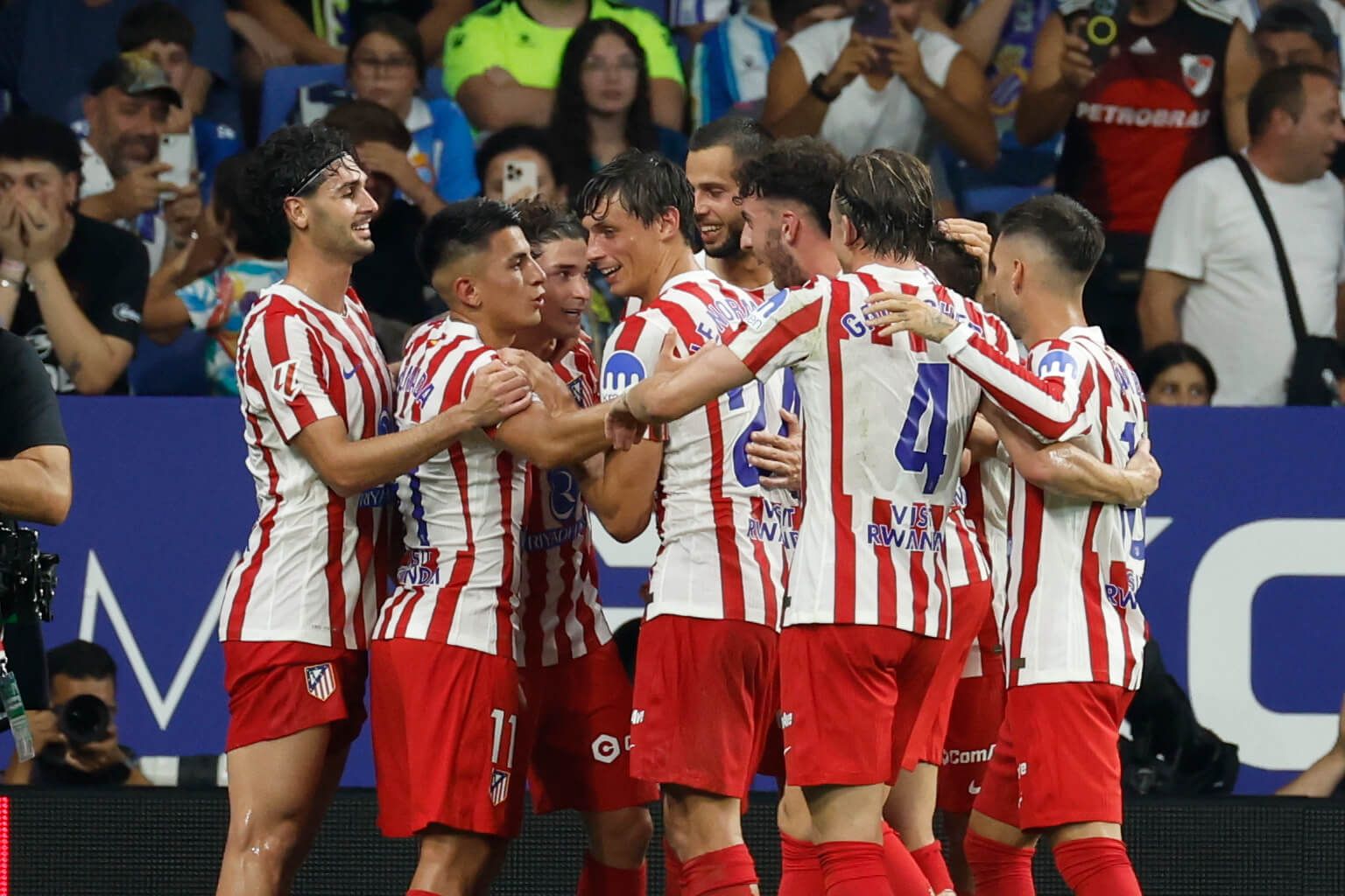  Los jugadores del Atlético de Madrid celebran el gol ante el RCD Espanyol