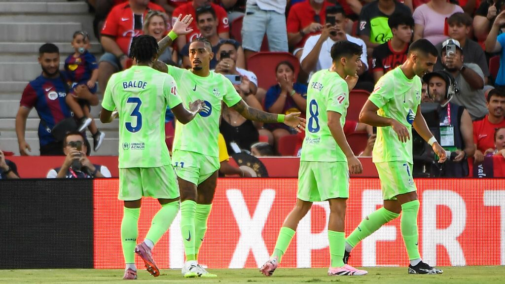  Los jugadores del Barça celebran un gol en Son Moix