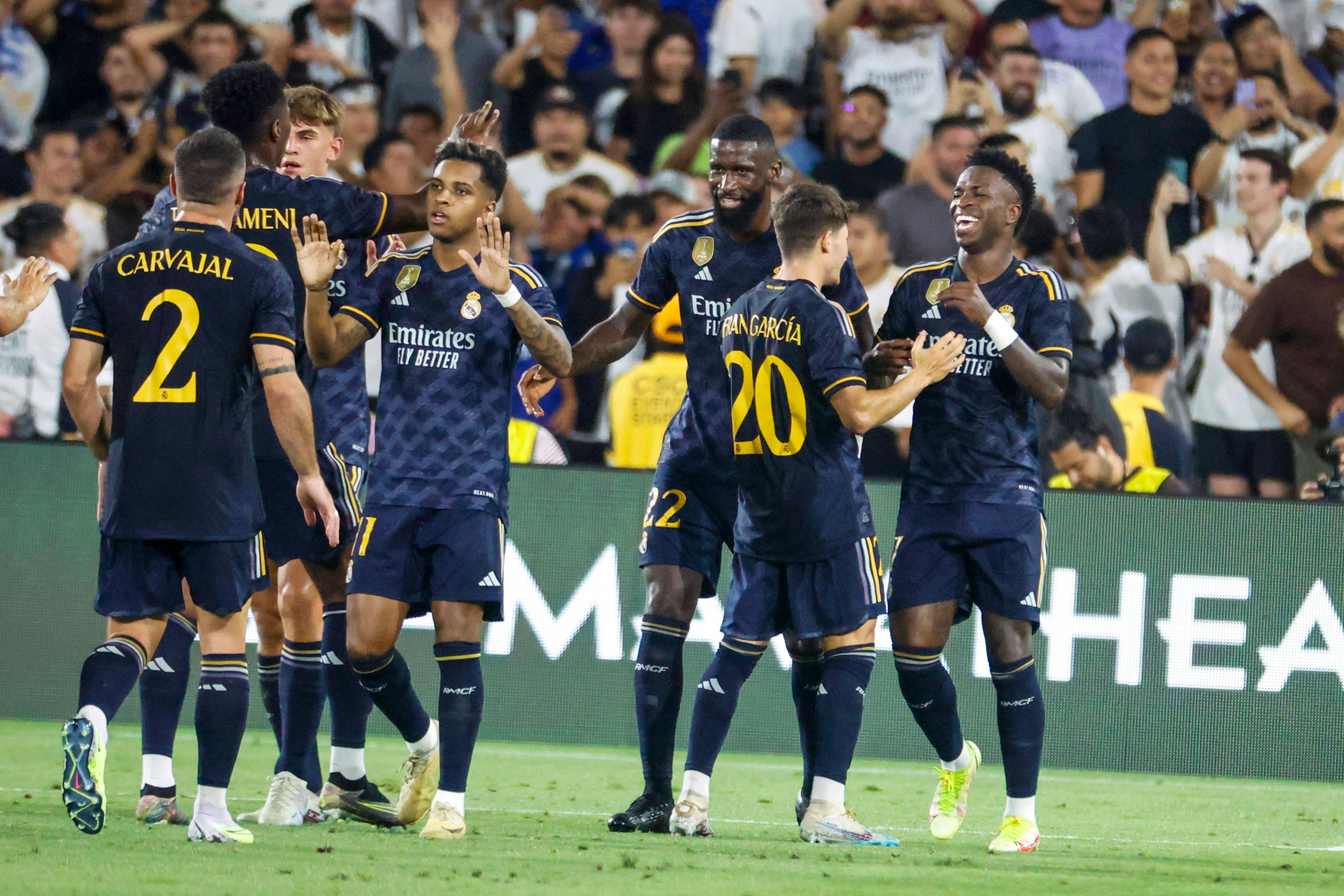 Los jugadores del Madrid celebrando uno de los goles contra el Milan (Cordon Press)
