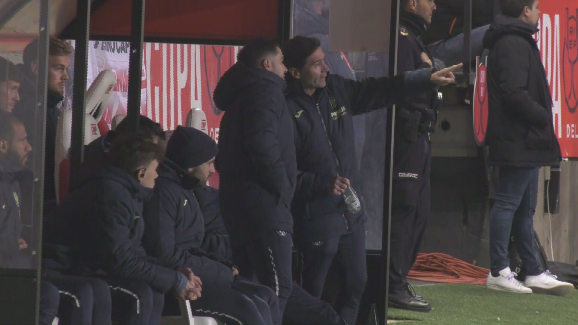  Marcelino dando indicaciones en el Zamora - Villarreal.