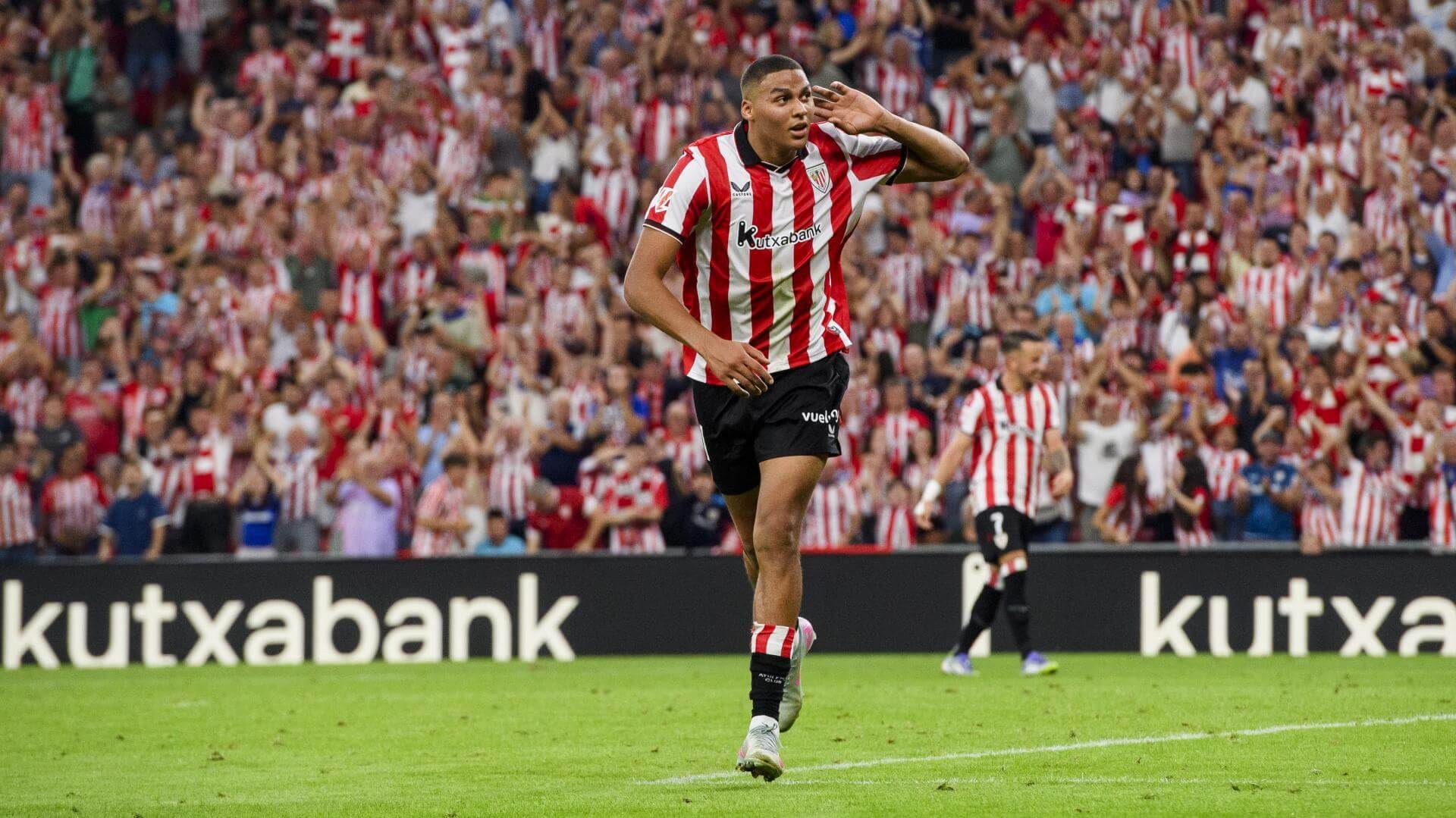 Festejo tras el gol de Maroan Sannadi ante el Sevilla FC en San Mamés.