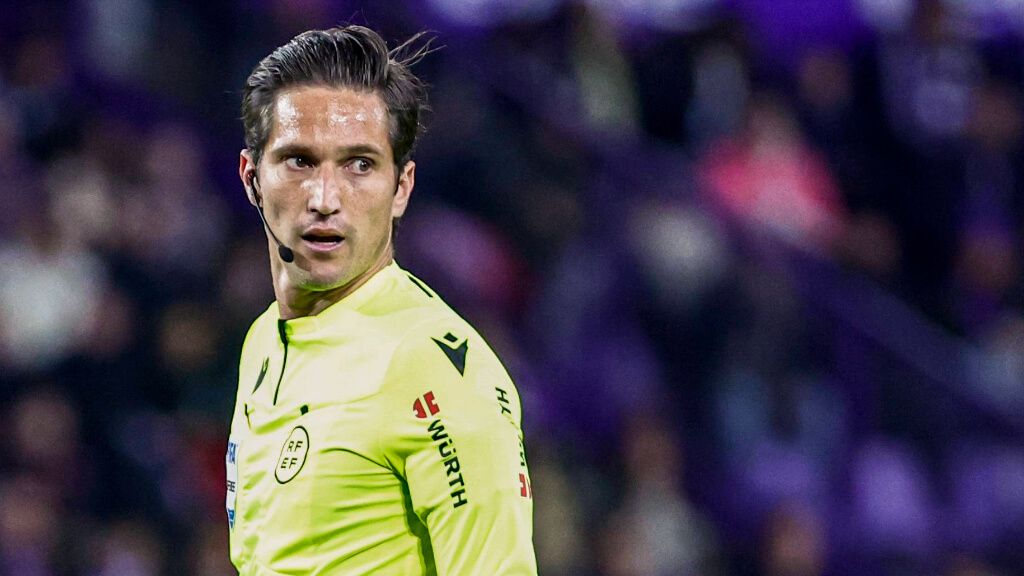  Munuera Montero, en un partido de LALIGA (Cordon Press)