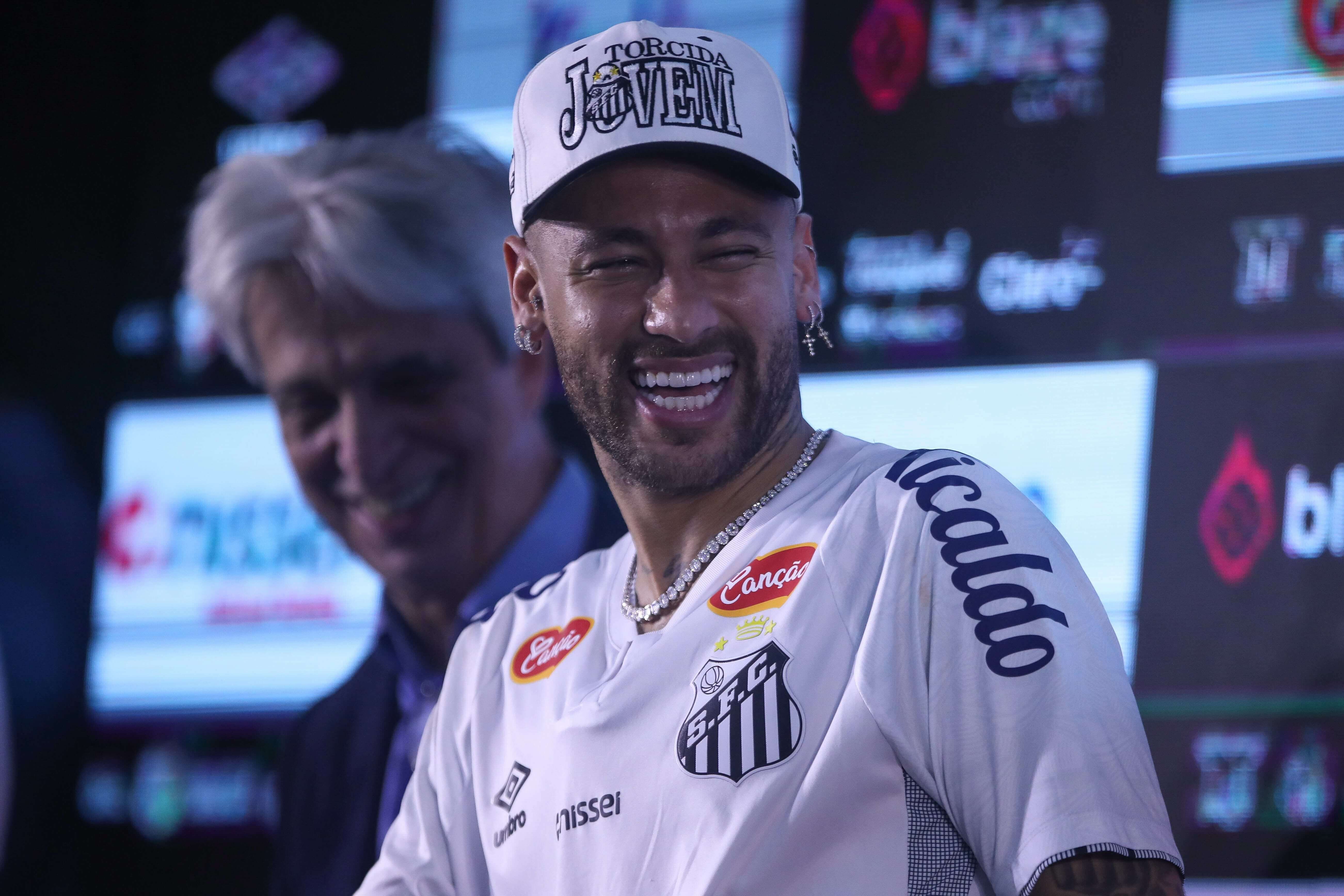  Neymar Jr., en su presentación con el Santos.