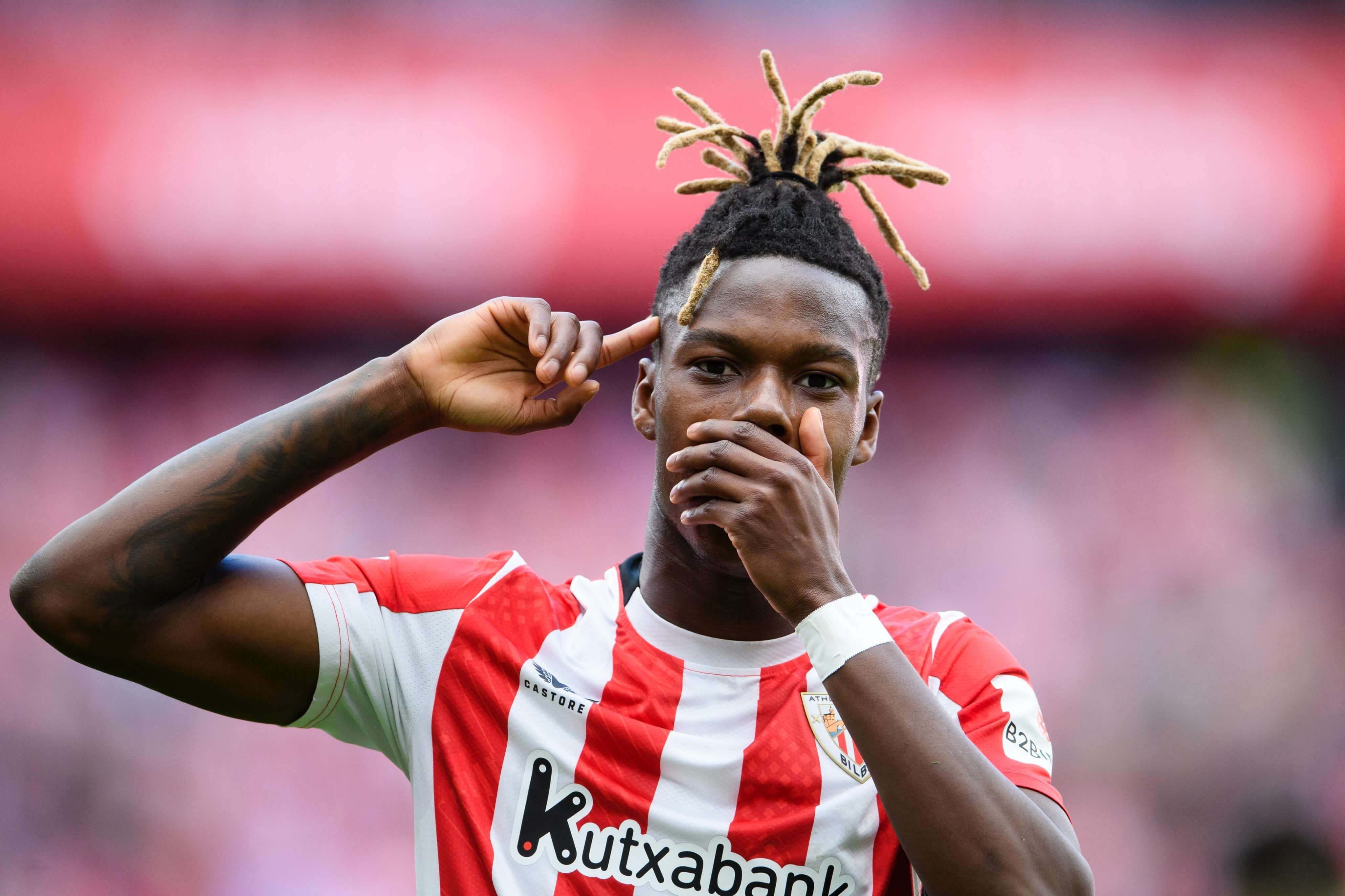  Nico Williams celebra uno de los goles ante el Valladolid en San Mamés.