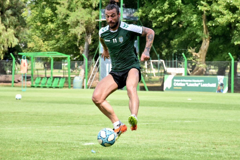  Daniel Osvaldo, en un entrenamiento con Banfield.