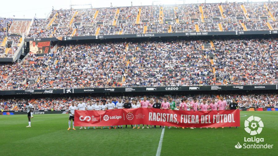  Pancarta contra el racismo