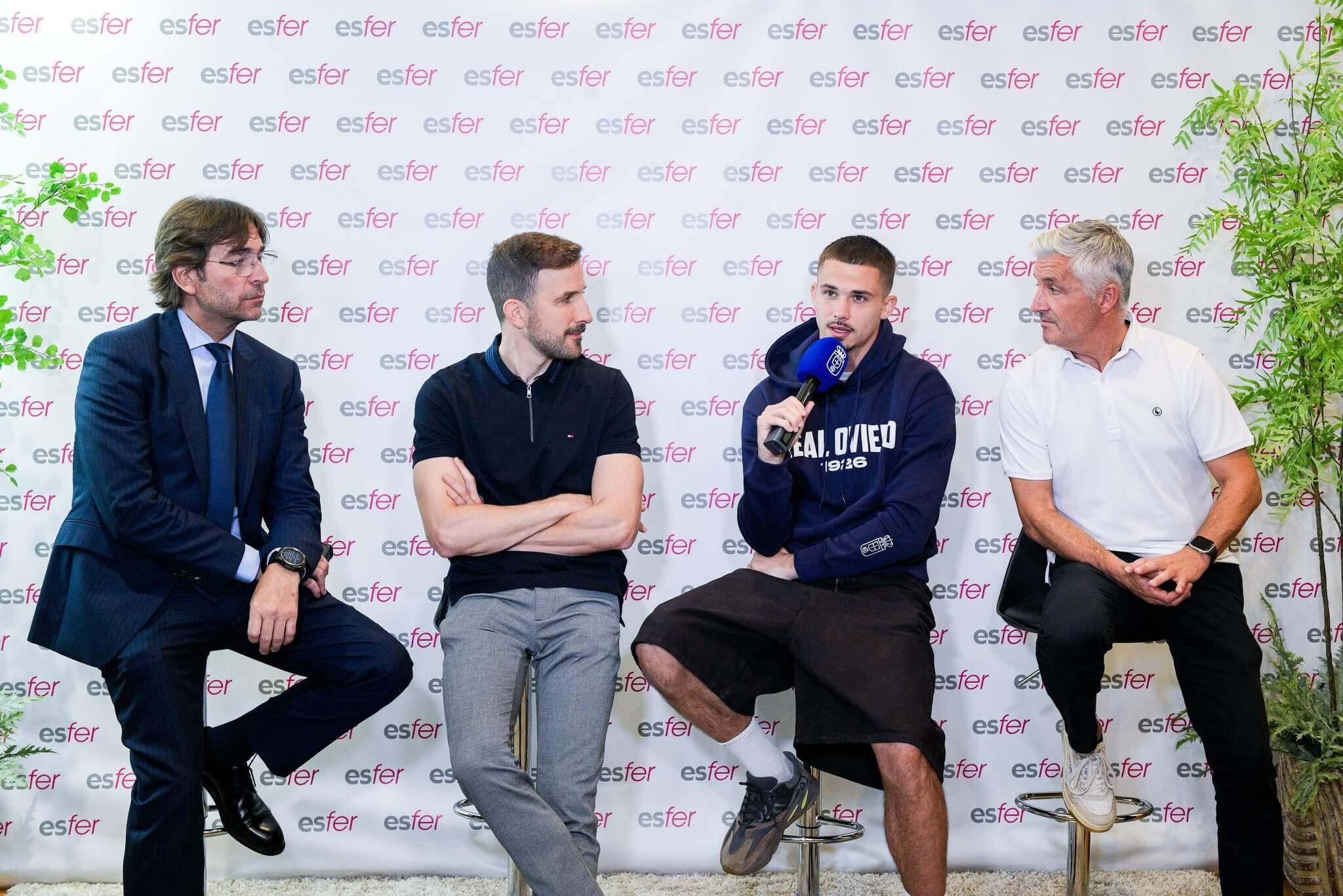  Presentación de Leander Dendoncker con el Real Oviedo.