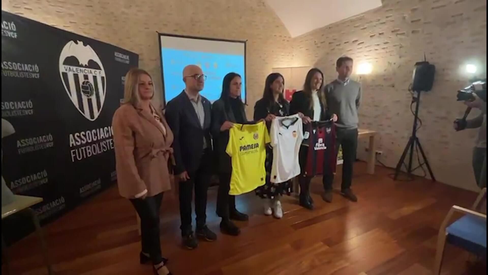 Presentación del triangular femenino de leyendas.