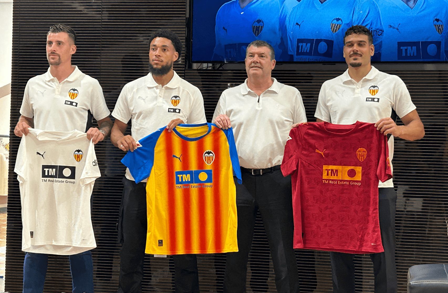 Presentación Santamaría, Danjuma y Ugrinic con Ron Gourlay