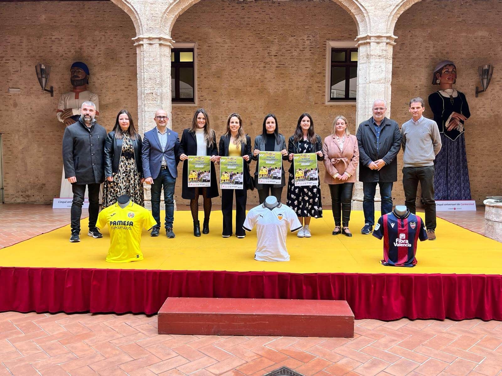  Primer triangular de Leyendas Femeninas en España