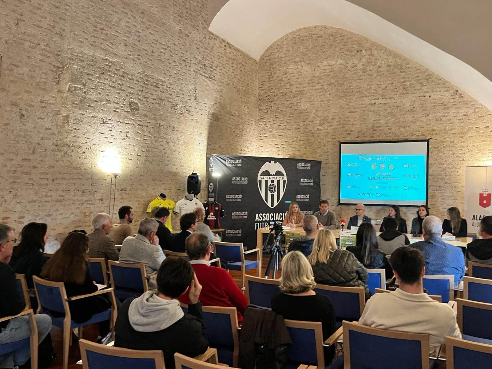  Primer triangular de Leyendas Femeninas en España