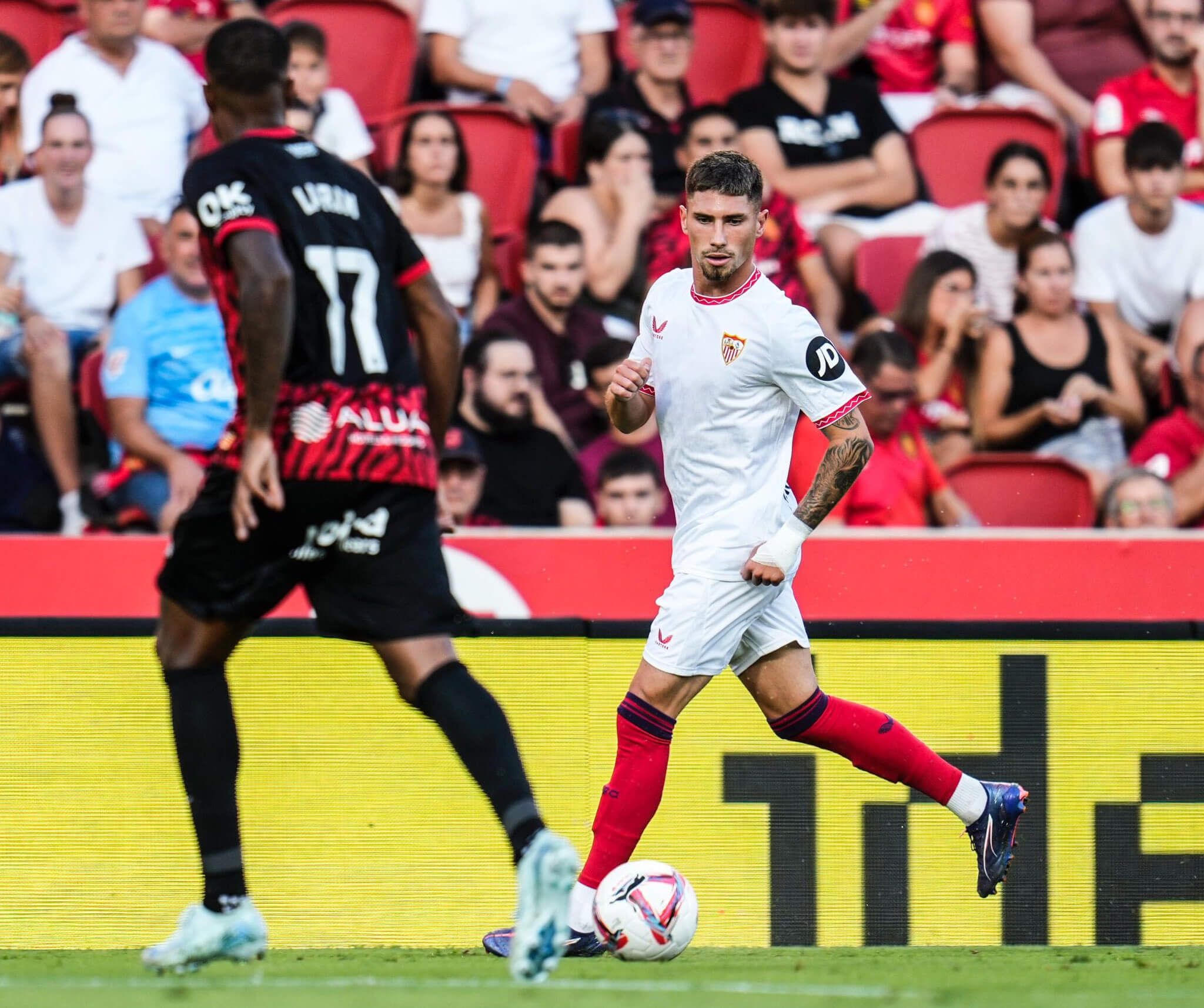  José Ángel Carmona, futbolista del Sevilla FC, ante el Real Mallorca.