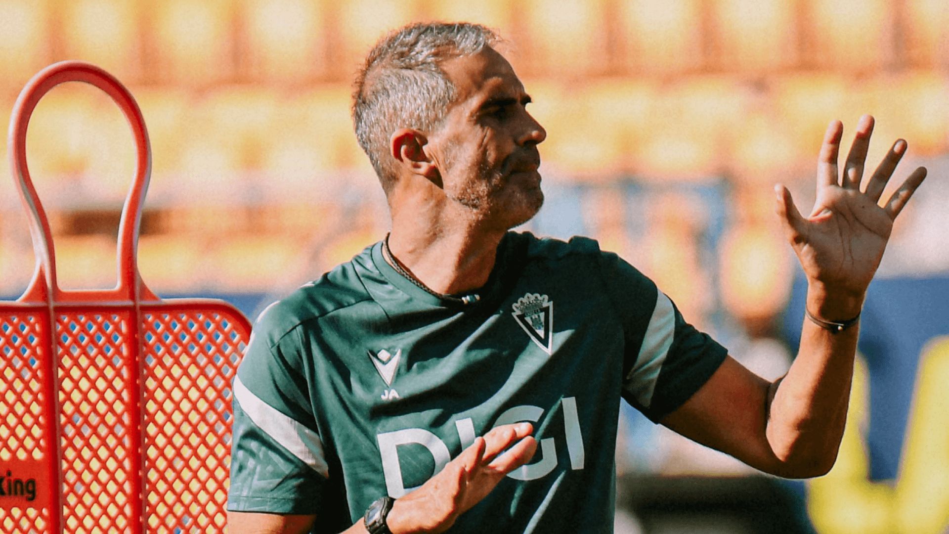 Gaizka Garitano, en un entrenamiento del Cádiz.