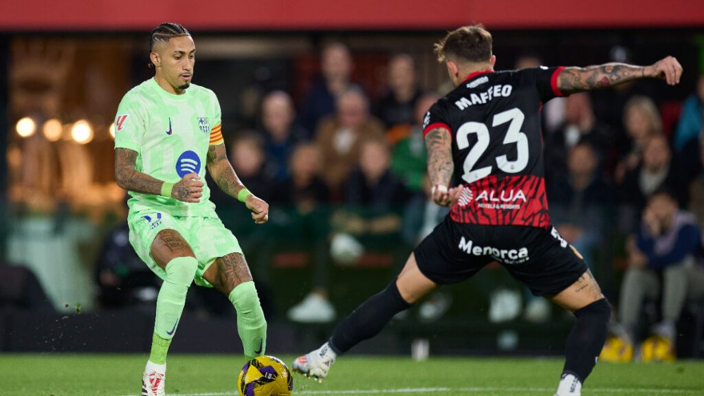  Raphinha y Maffeo en el Mallorca - Barcelona (Fuente: Europa Press)