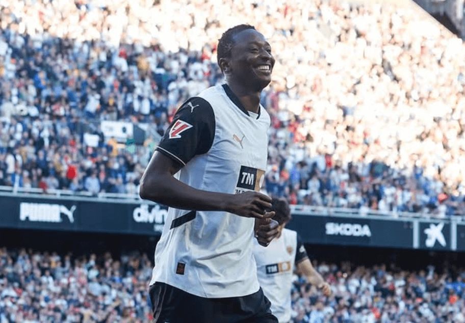  Sadiq Umar es feliz en Mestalla