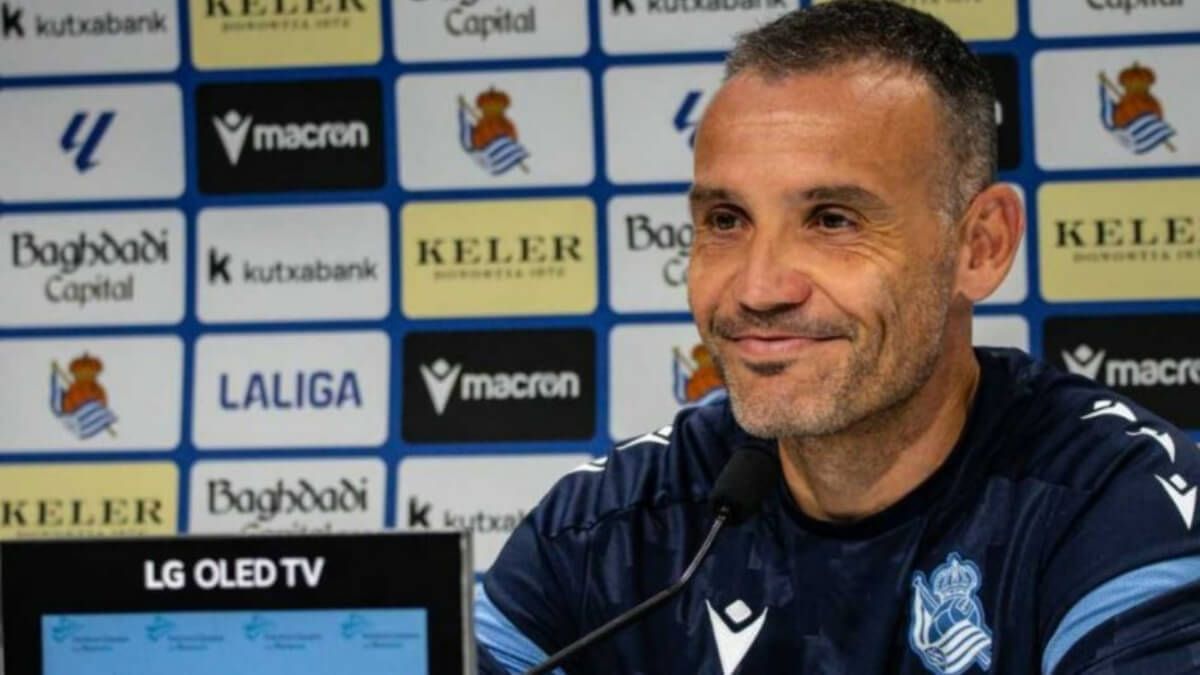 Sergio Francisco, en sala de prensa (Foto: Real Sociedad).