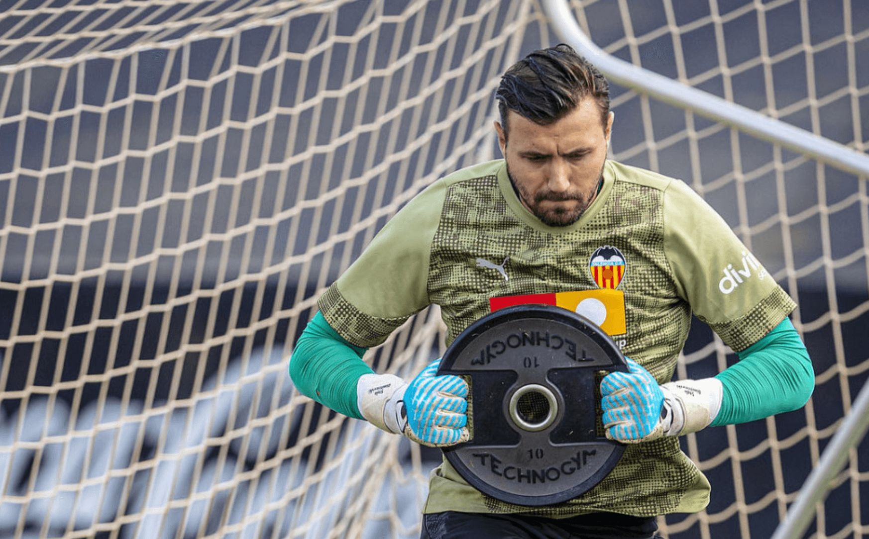 Stole Dimitrievski entrenando (Foto: Valencia CF)