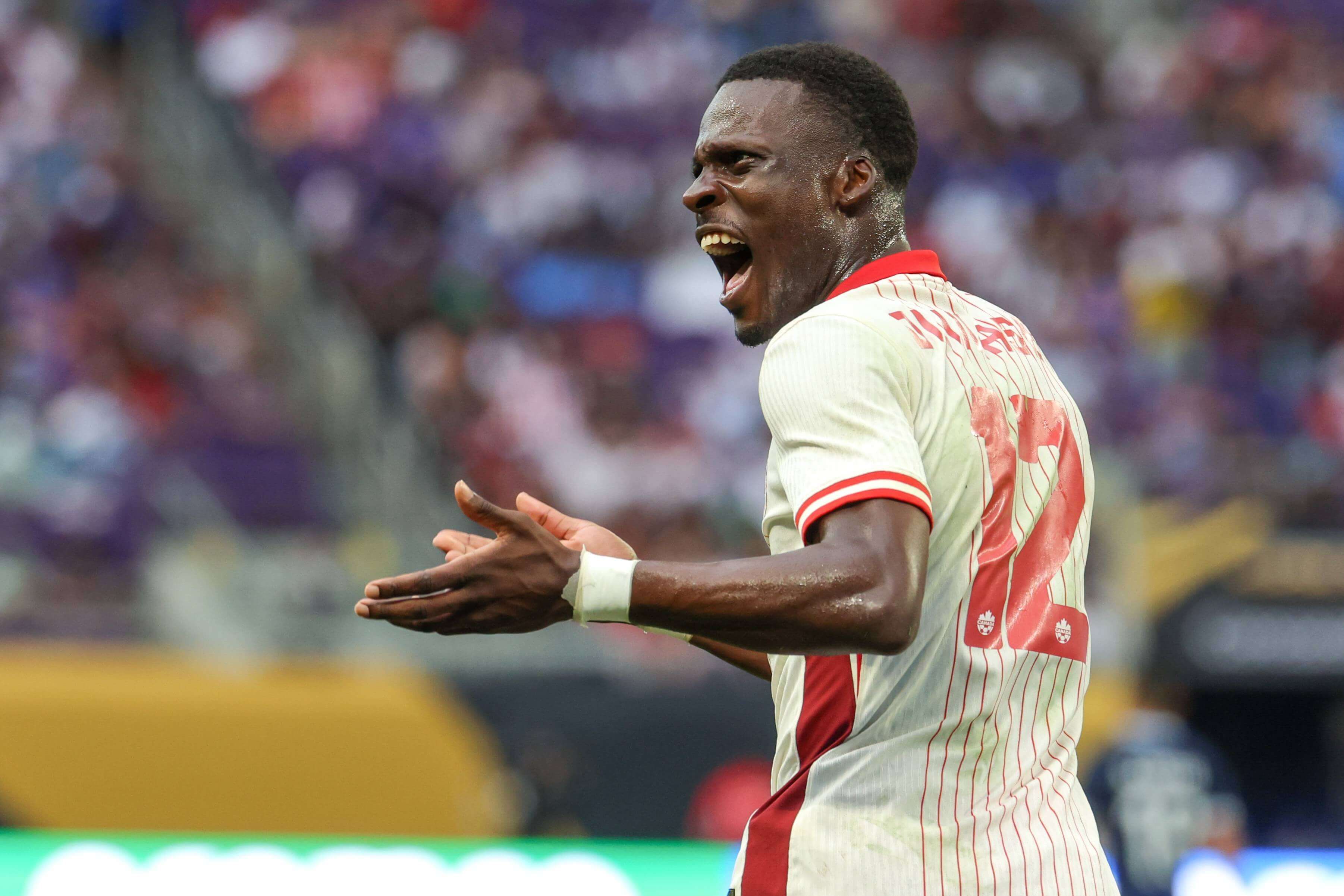  Tani Oluwaseyi, durante un partido con Canadá en la Copa Oro.