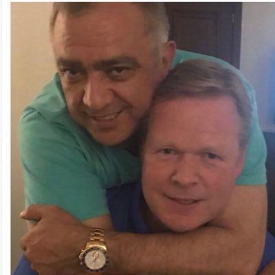 Tutumlu abraza a Koeman