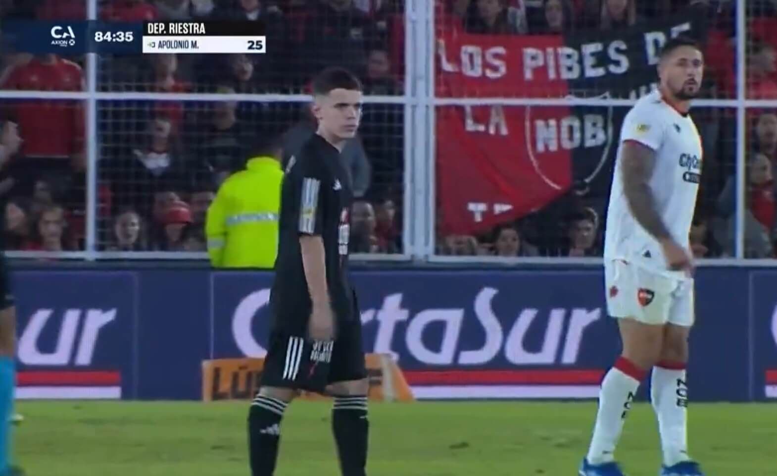  Apolonio, sobre el terreno de juego.