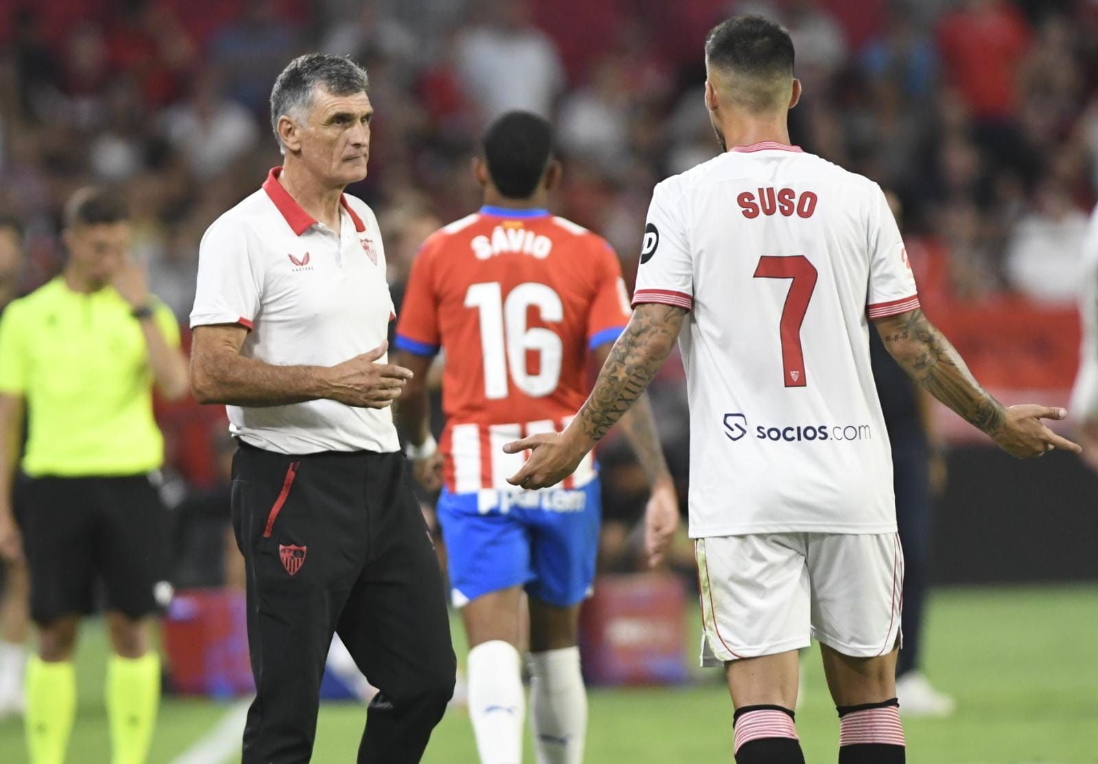 Mendilibar y Suso, ante el Girona.