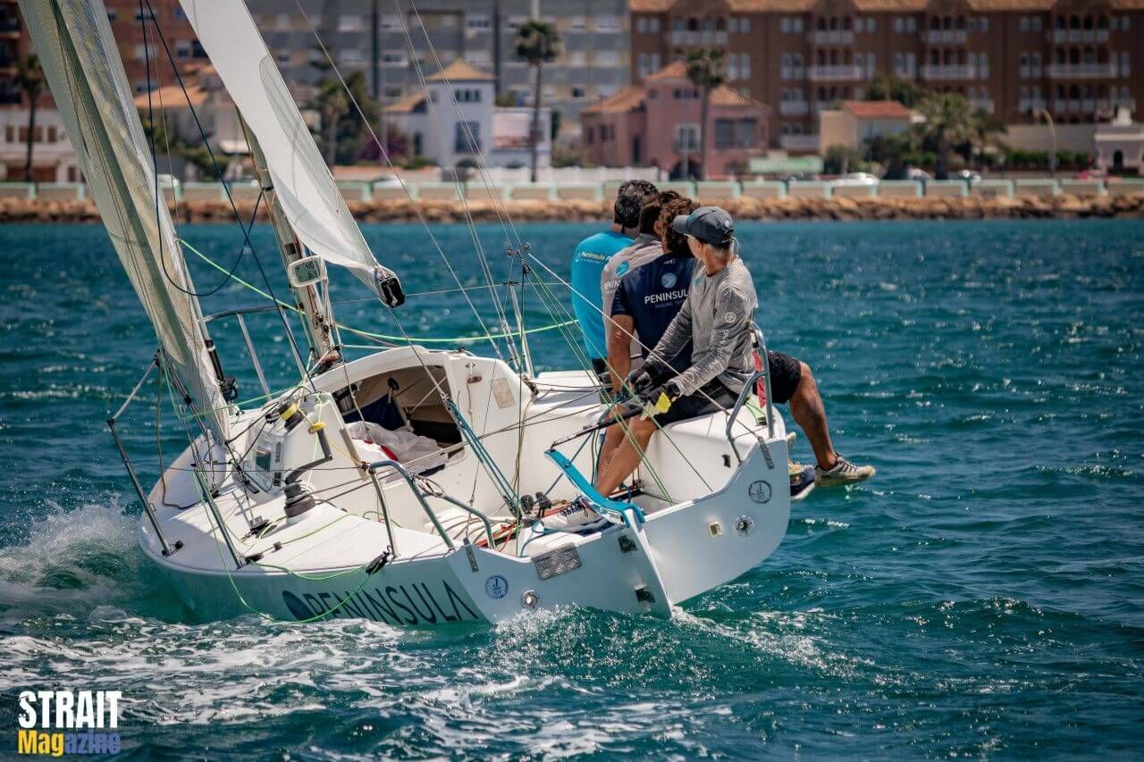  El monotipo 'Península' durante el Campeonato de Andalucía de J/80 en aguas gaditanas.