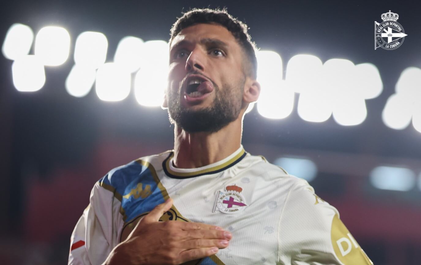 Zakaria Eddahchouri celebra su gol en el Granada-Deportivo (Foto: RCD).