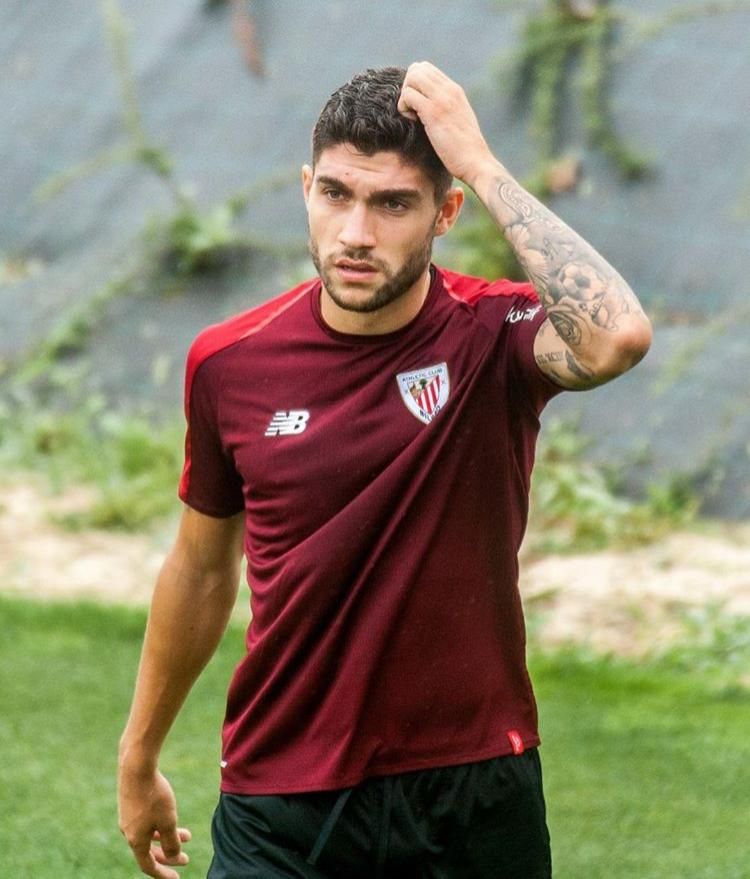  Unai Núñez pensativo en un entrenamiento en Lezama..