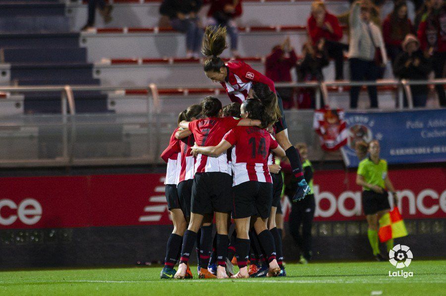  El Athletic Club femenino celebra el gol de Lucía García en el derbi de Lezama