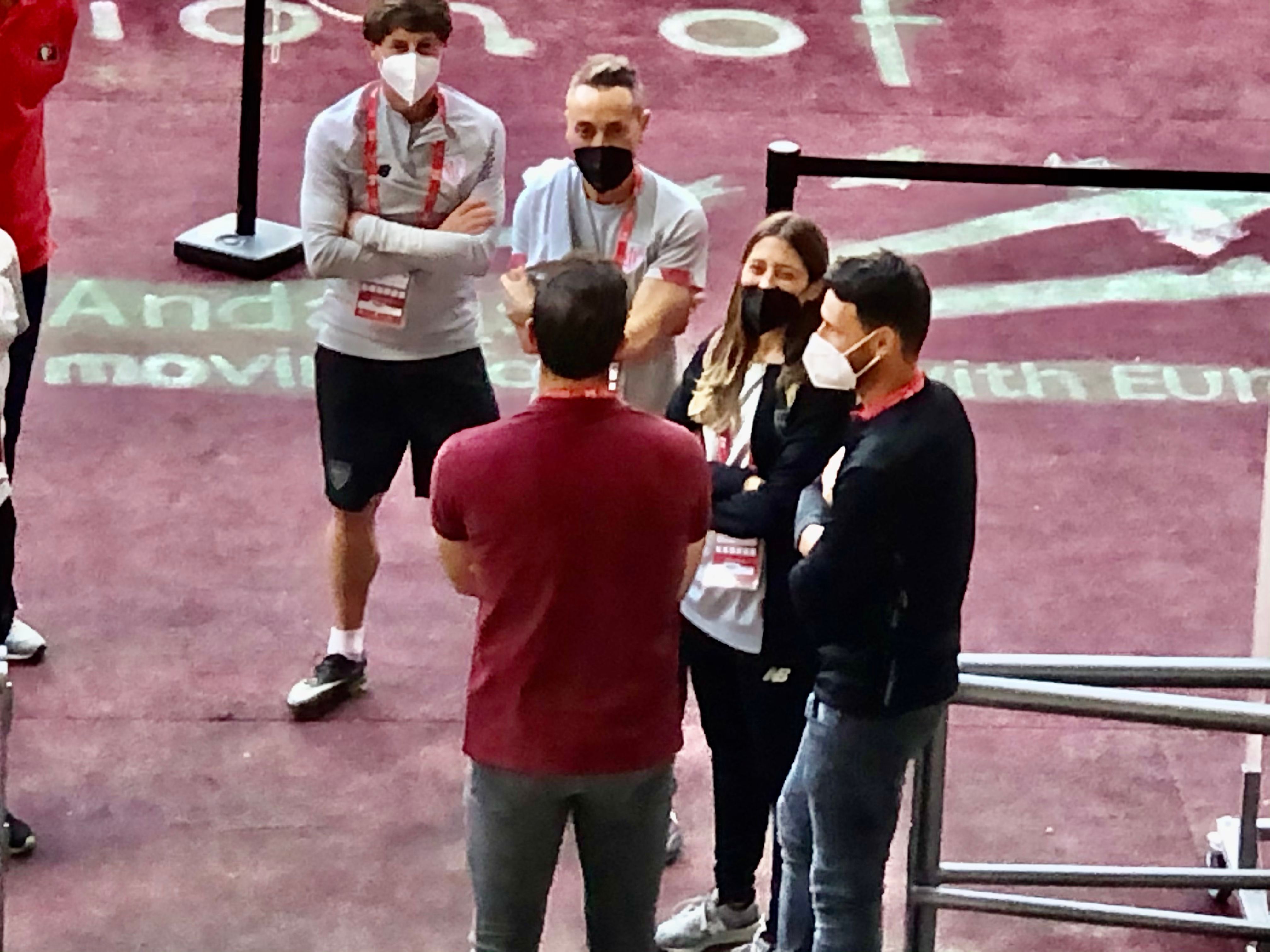  Iraizoz y Aduriz charlan en La Cartuja de Sevilla.